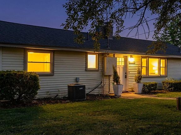 3rd image of 11560 Island Ct
