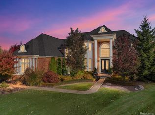 2848 Ambleside Ct, Rochester, MI 48306