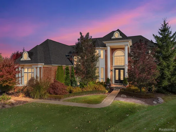 2848 Ambleside Ct, Rochester, MI 48306