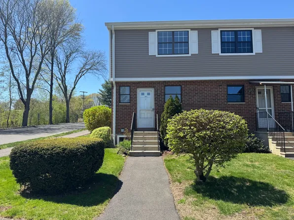 345 Hampton Court #345, Newington, CT 06111