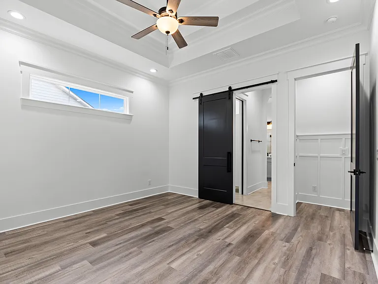 527 S Middleton Dr NW — Photo 9
