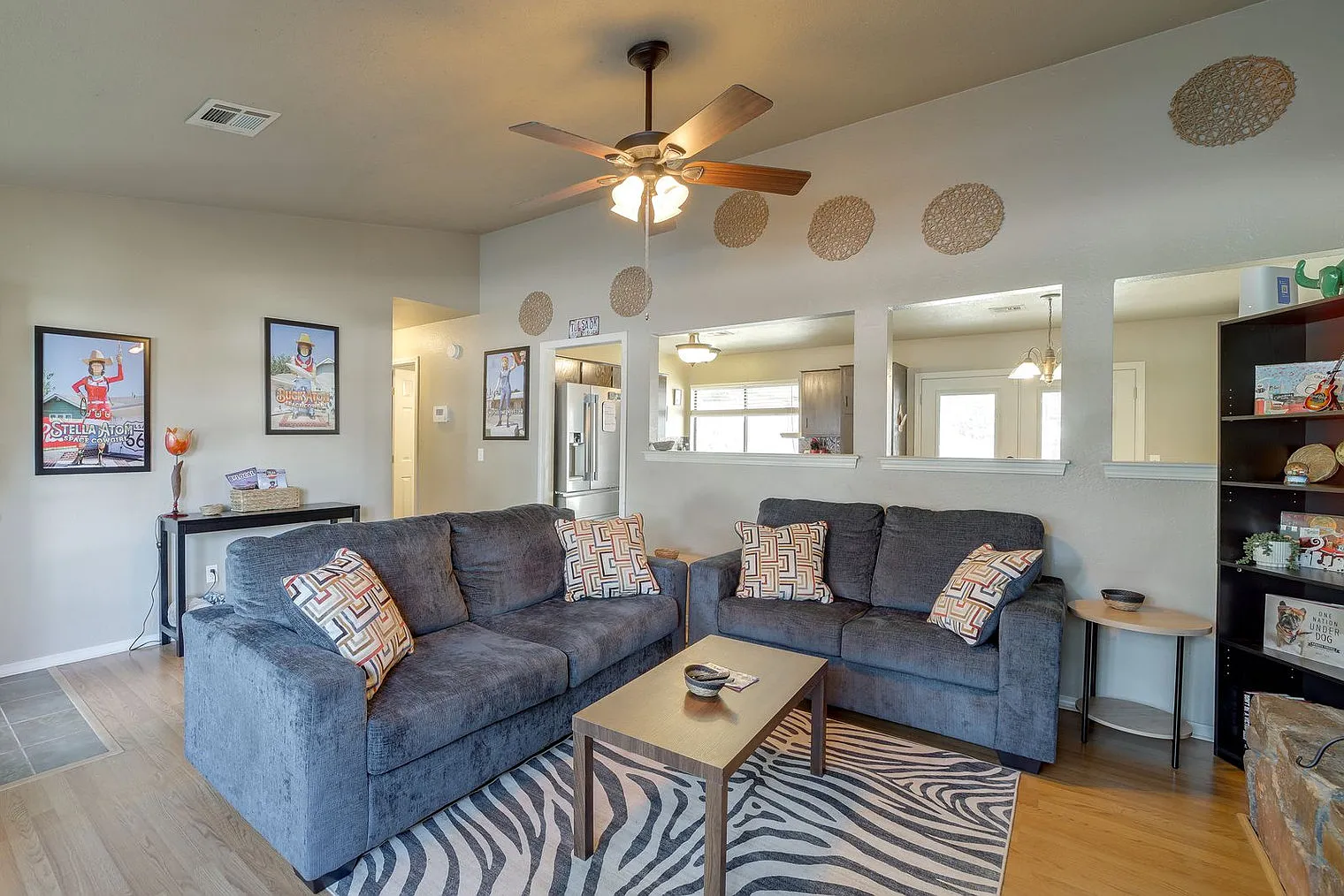 2 bed, 1.0 bath, 1033 sqft, $2,774 — Photo 2