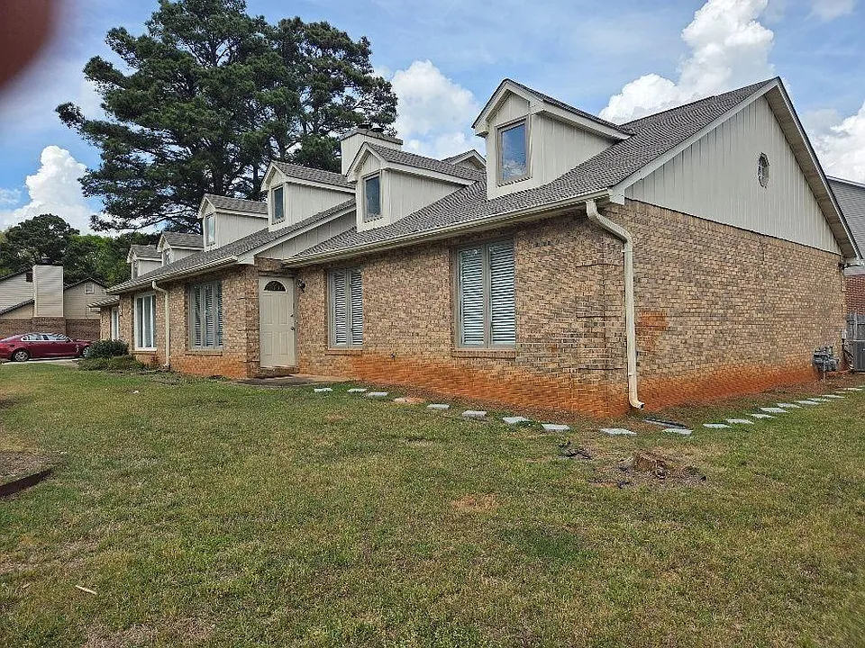 2120 Fieldstone View Ct SE