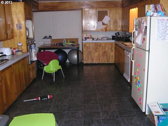 Unit 1 kitchen/dining