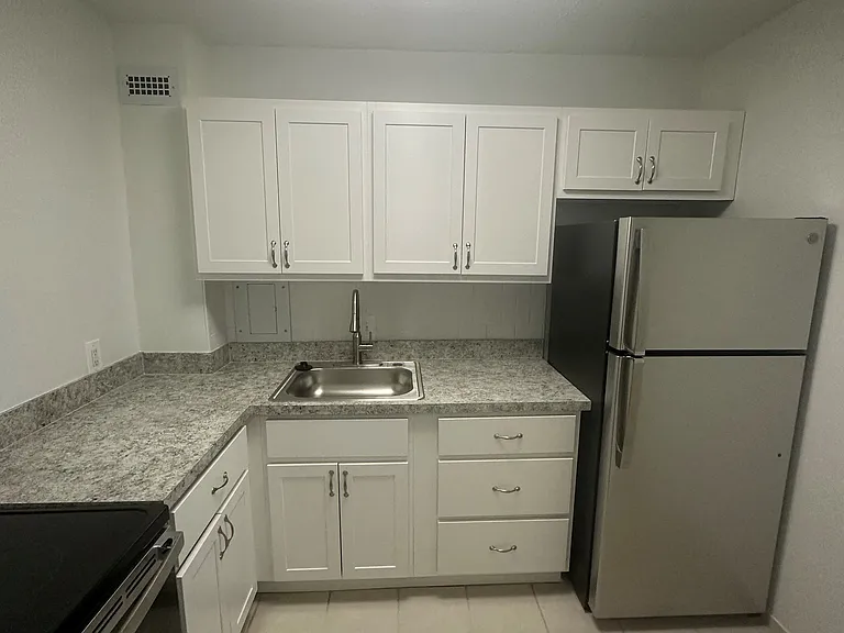 Calvert House Apartments — Photo 54