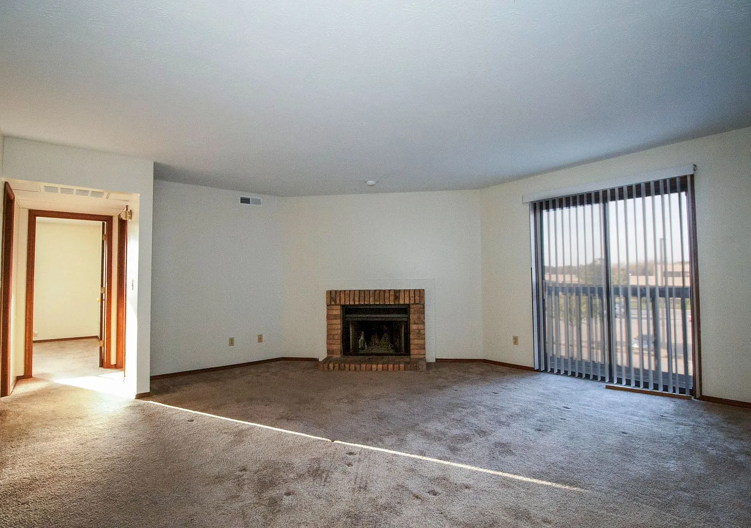 2408 Rainbow — Photo 3