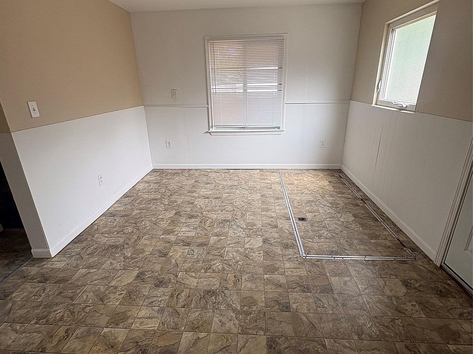 23122 Davey Ave, photo 11