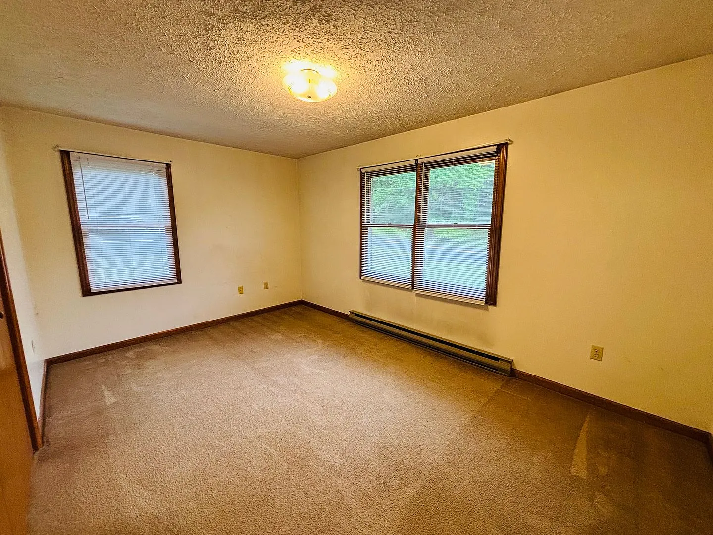 * Re-Rental Available 9/1/26 * 2 Bedroom 1 Bathroom Duplex — Photo 4
