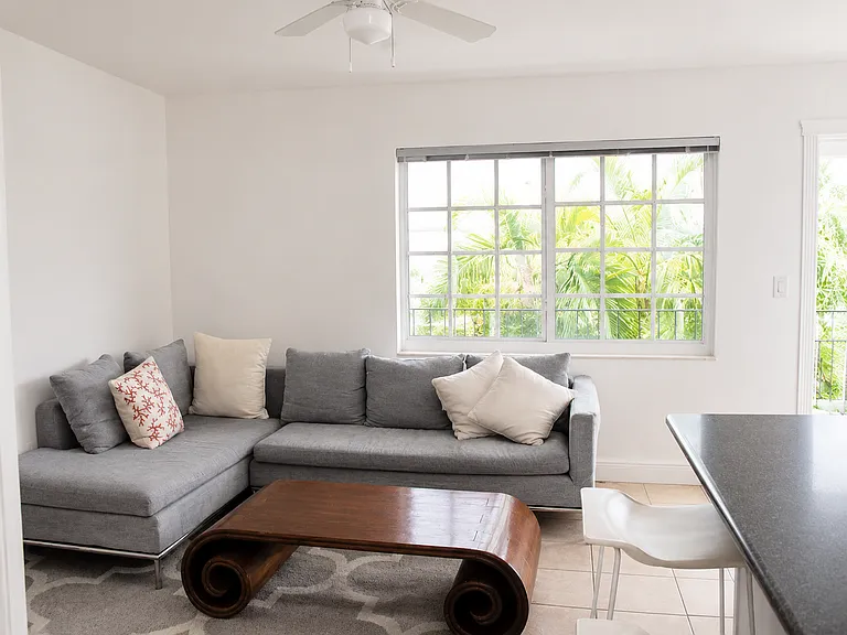 345 Michigan Ave #8 — Photo 4