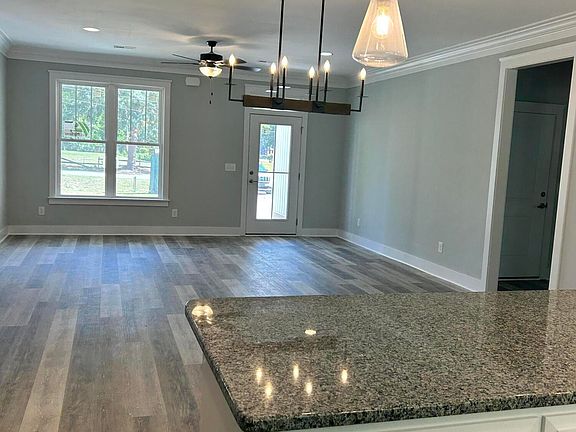 4th image of 904 Birchwood Drive