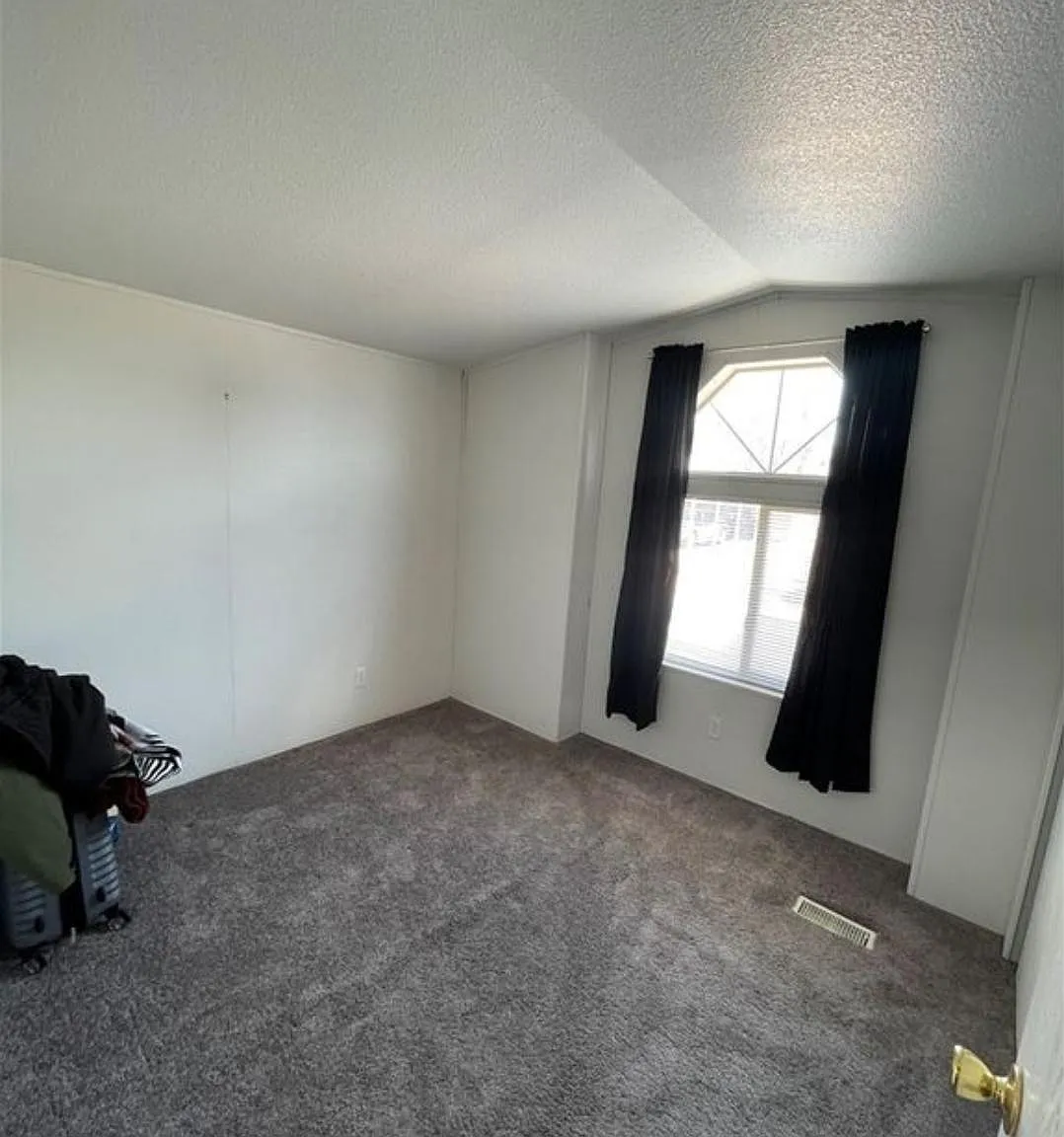 2450 E Hobson Way — Photo 3