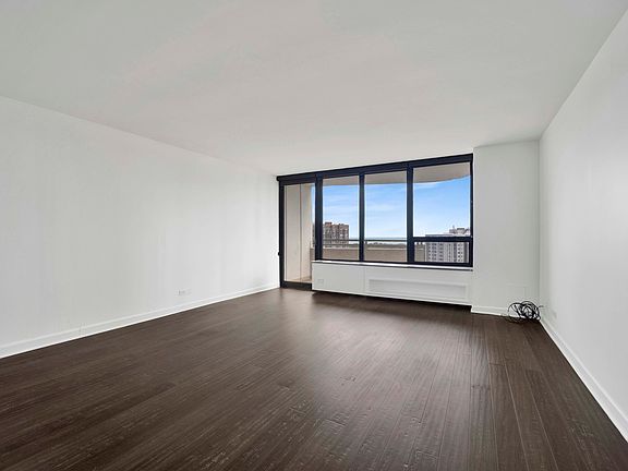 3rd image of 3930 N Pine Grove Ave APT 2111
