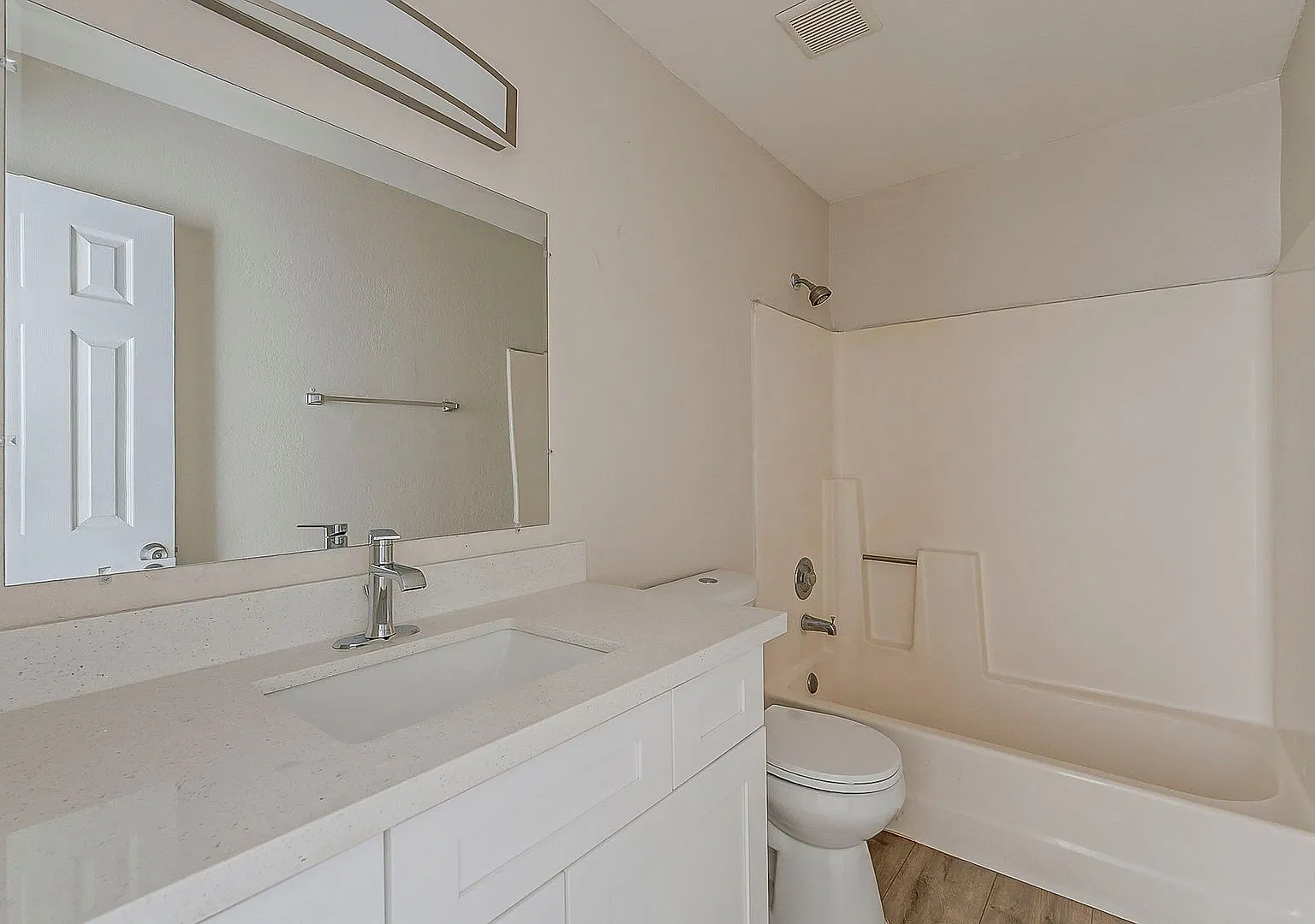 Remodeled 3 Bedroom 2 Bathroom in Central Phoenix!! — Photo 4