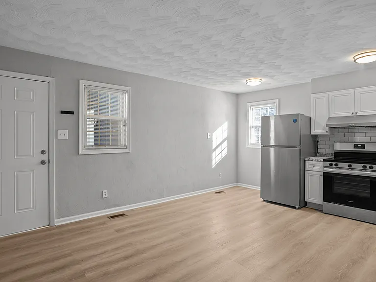 9632 12th Bay St #10 — Photo 3