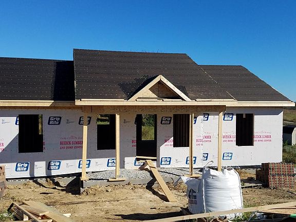 3rd image of 95 Holly Ct