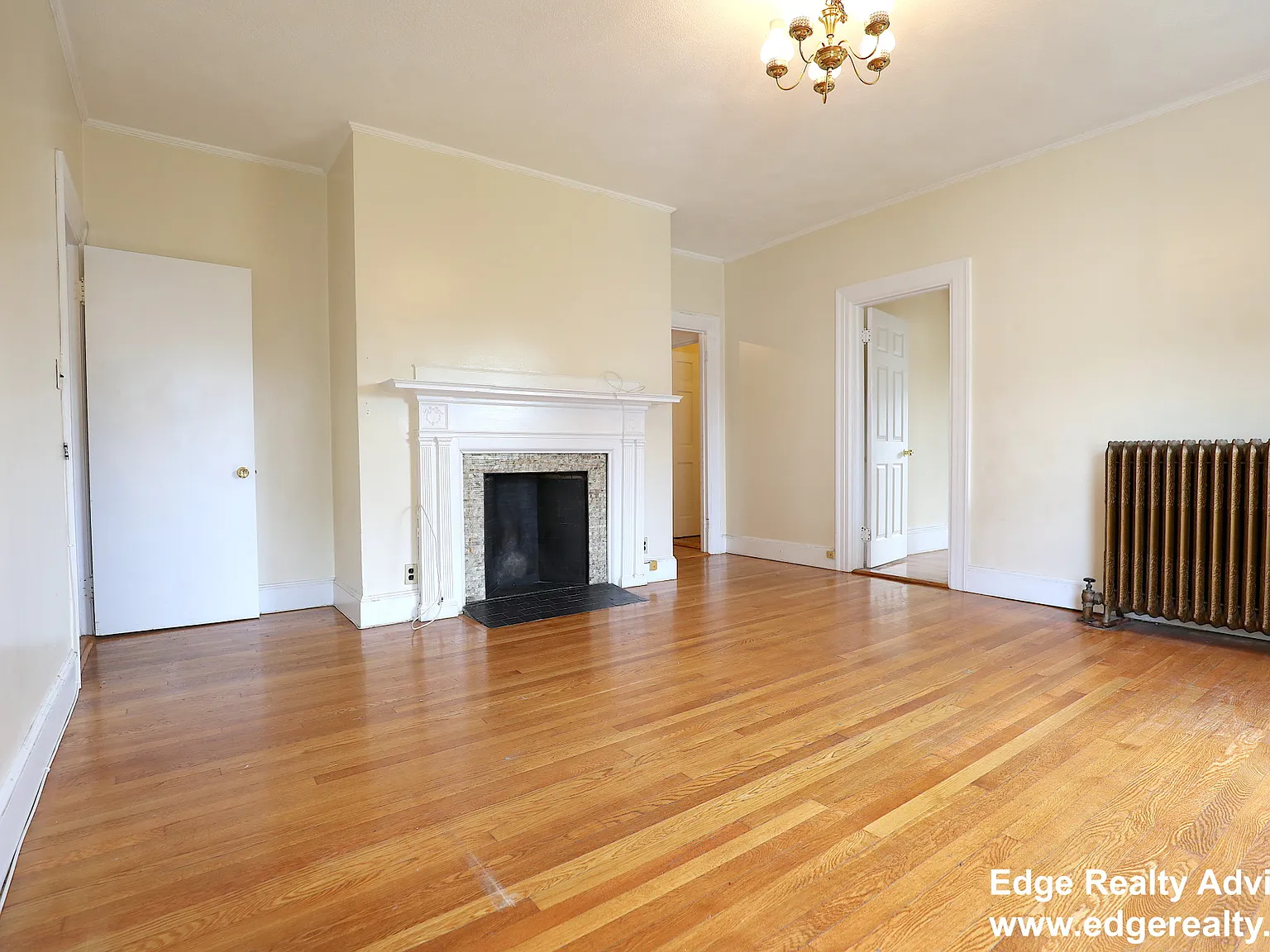 4 bed, 2600 sqft, $3,300 — Photo 2