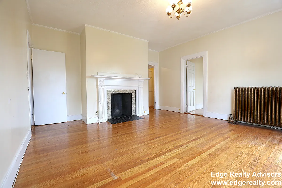 Building Photo - 58 Leicester St #2