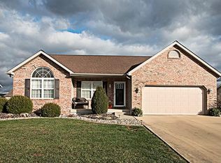 45 Arbor Crest Dr, Highland, IL 62249