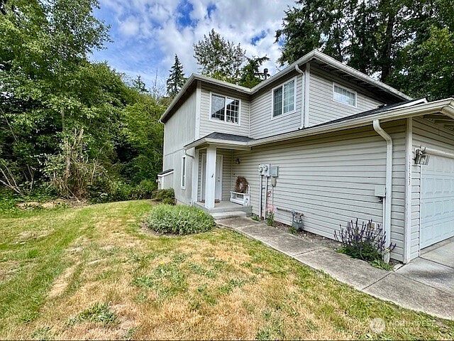 2nd image of 12723 woodland Avenue E