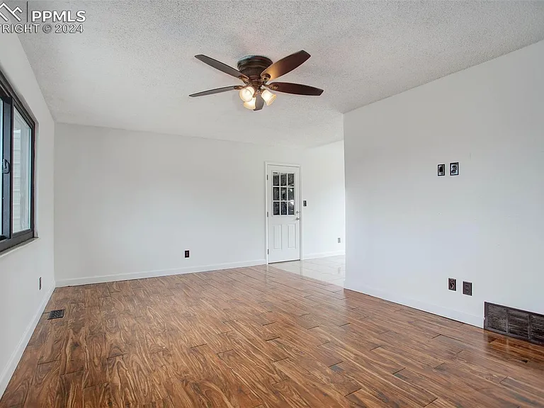 7535 Vineland Trl — Photo 2