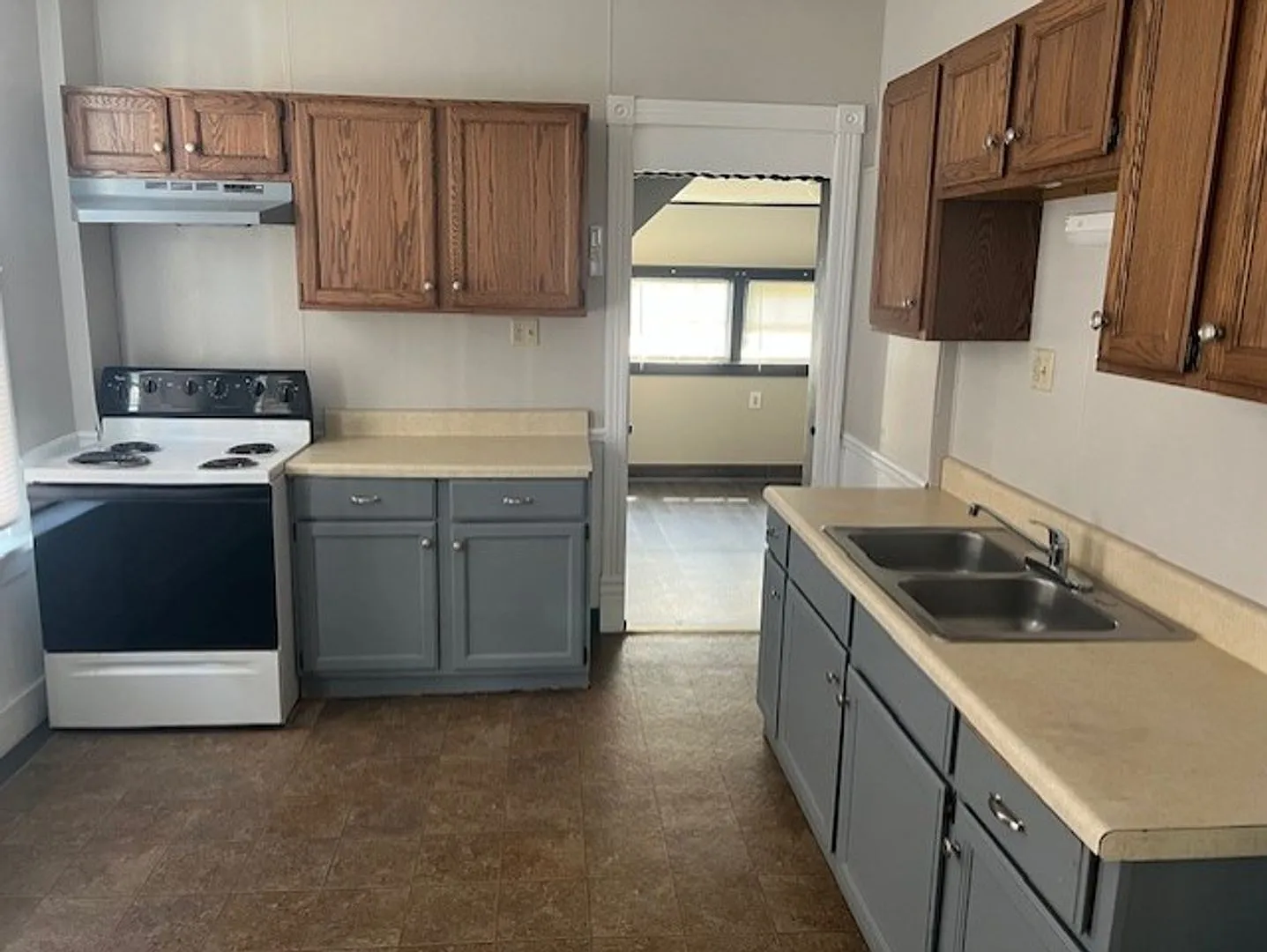 307 Lincoln St — Photo 2