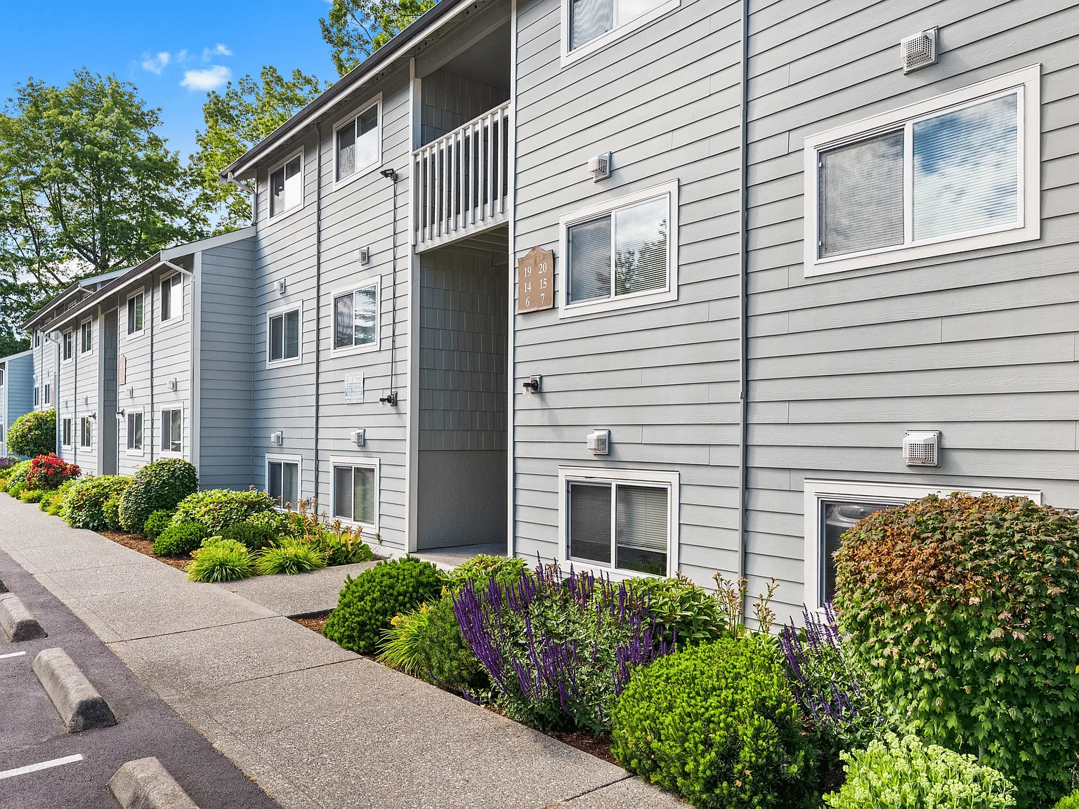 Steele Manor Apartments — Photo 1