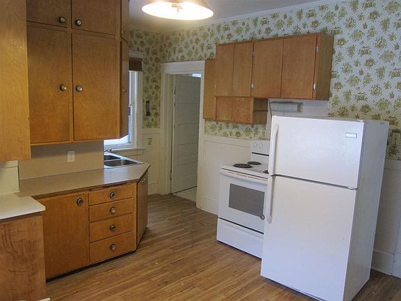 3rd image of 213 Marquette Ave