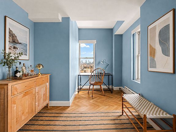2nd image of 310 Riverside Dr #2002/3