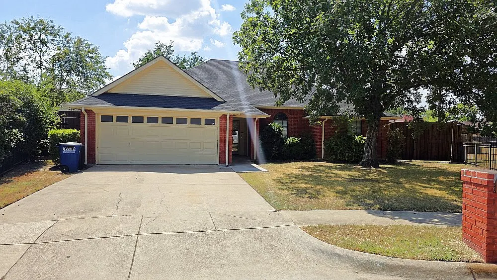 3 bed, 1621 sqft, $2,300 — Photo 2