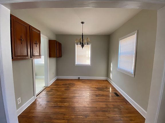 3rd image of 428 Emmitt Ave