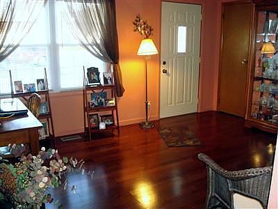 2nd image of 461 Winchester St
