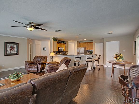 4th image of 904 Saratoga Ct