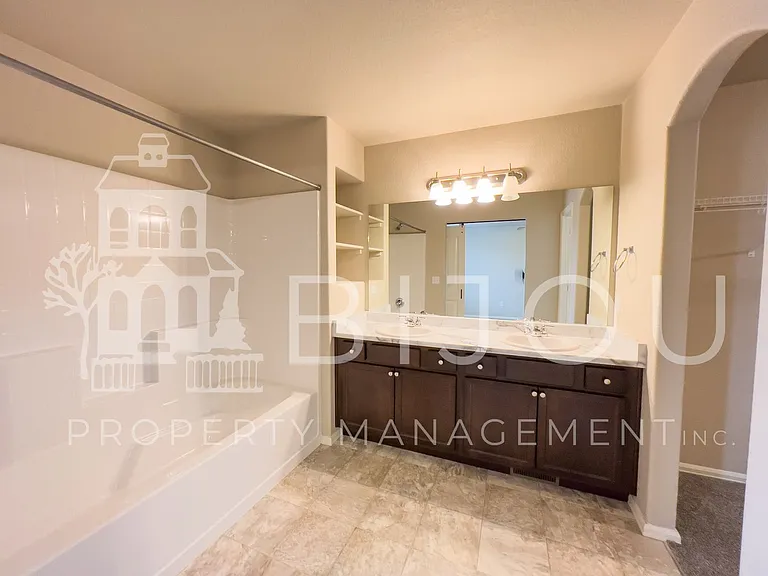 7661 Silver Larch Point — Photo 15