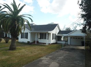 4415 Lee St, Groves, TX 77619