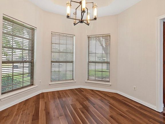 4th image of 5106 Wood Creek Ln