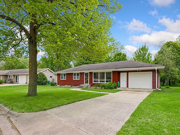4th image of 8 Central Ln