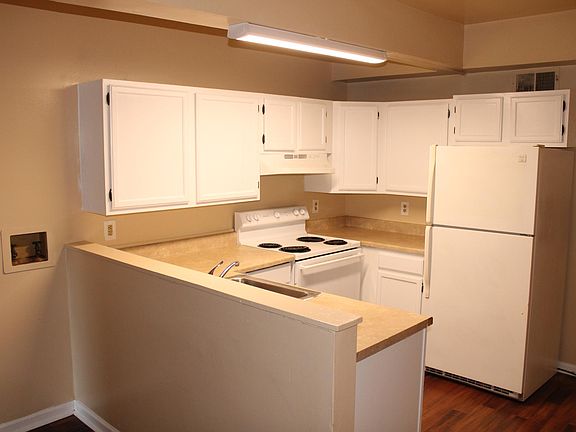 5th image of 717 E 4th St APT 2