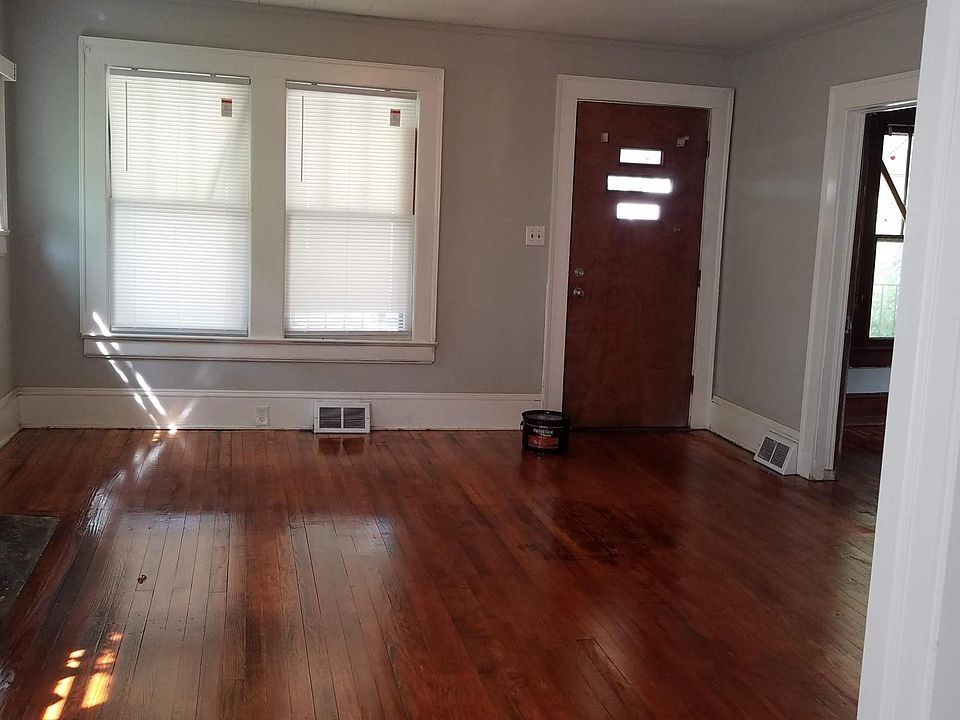 2nd image of 602 Dunbar St