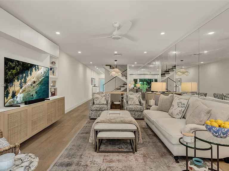 6011 N Bayshore Dr #10 — Photo 5