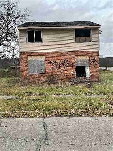 9411 Woodlawn