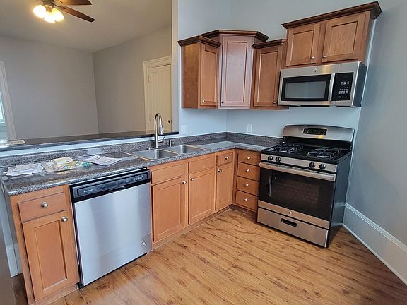 Gorgeous Kitchen! With New Appliances