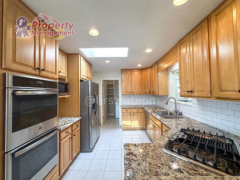 2624 N Hillway Dr — Photo 13
