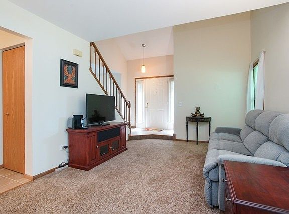 3rd image of 2024 N Charter Point Dr