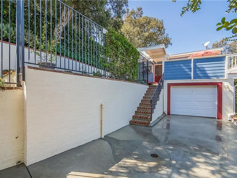 7036 Highcliff Trl — Photo 2