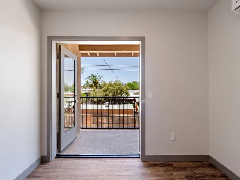 1720 E Edison St — Photo 63
