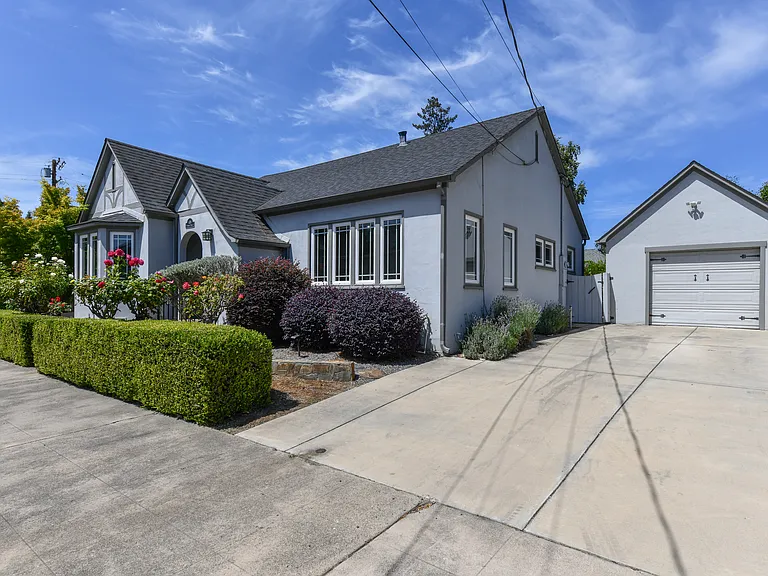 619 Seymour St — Photo 2