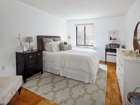 4th image of 280 Rector Pl APT 3J