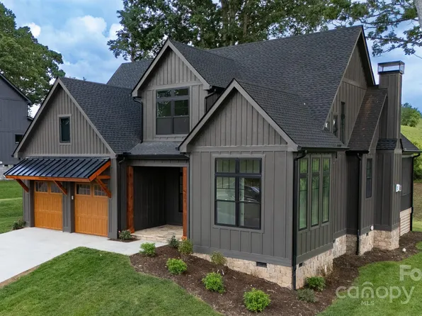 304 Mavrick Dr, Mills River, NC 28759