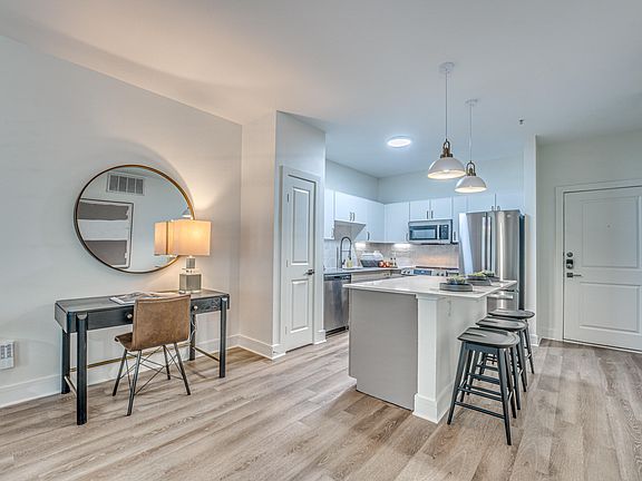 5th image of 2525 N Henderson Ave #129
