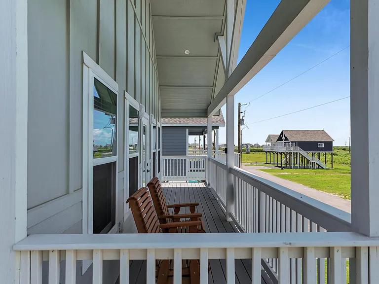 1032 Sunset Cir W — Photo 13